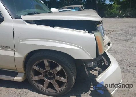 2003 Cadillac Escalade Standard z USA, uszkodzony, nr VIN 1GYEC63T83R134948